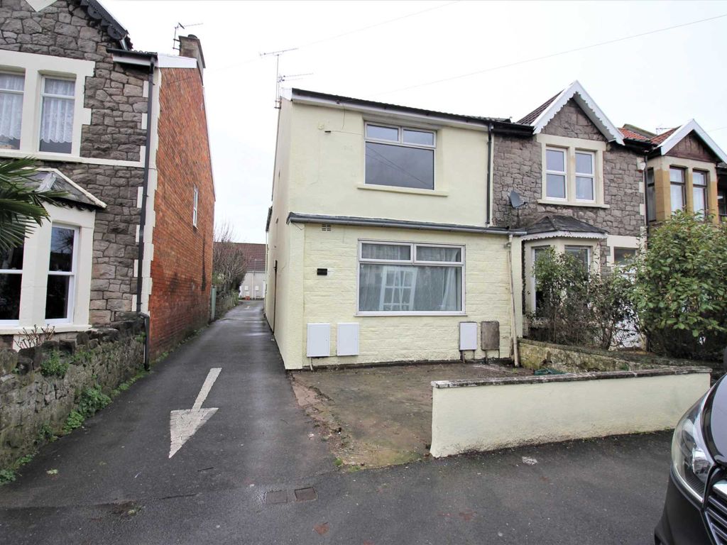 2 bed flat for sale in Moorland Road, Weston-Super-Mare BS23, £150,000