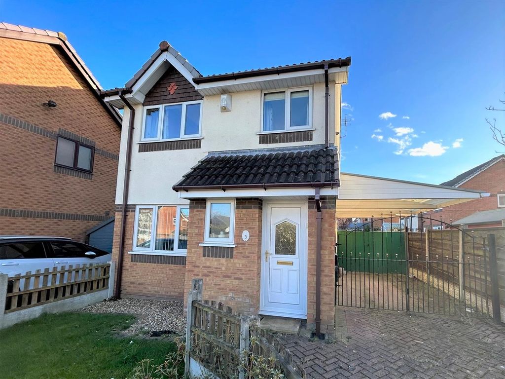 3 bed detached house for sale in Kennet Way, Leigh WN7, £189,995