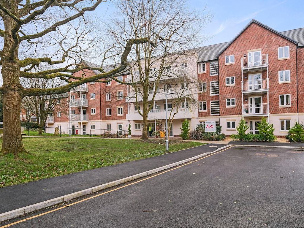 1 bed flat for sale in Shackleton Place, Devizes, Wiltshire SN10, £220,000