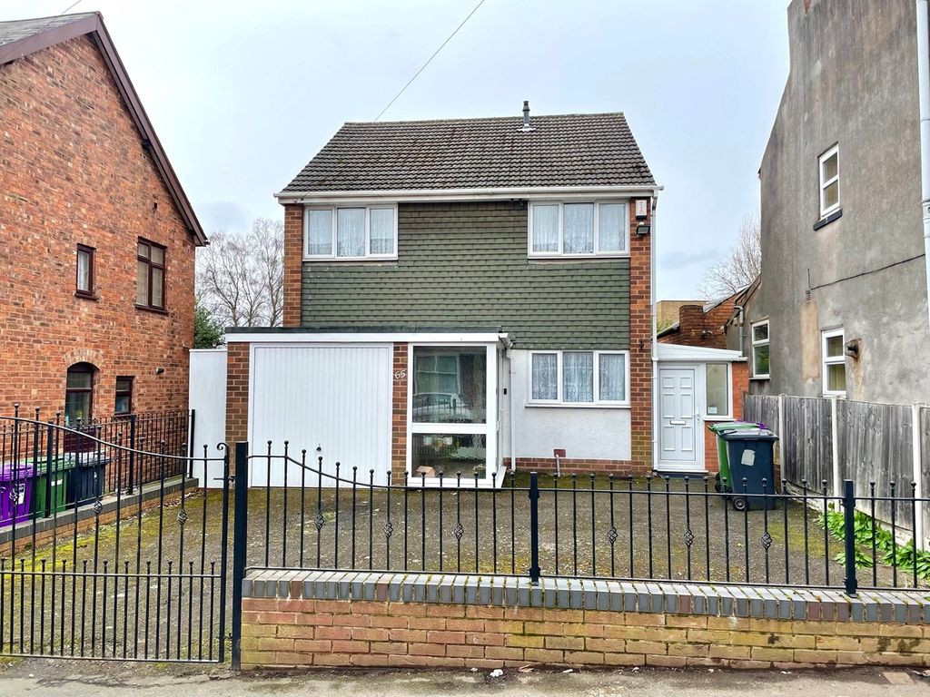 4 bed detached house for sale in Victoria Road, Wednesfield, Wolverhampton WV11, £265,000