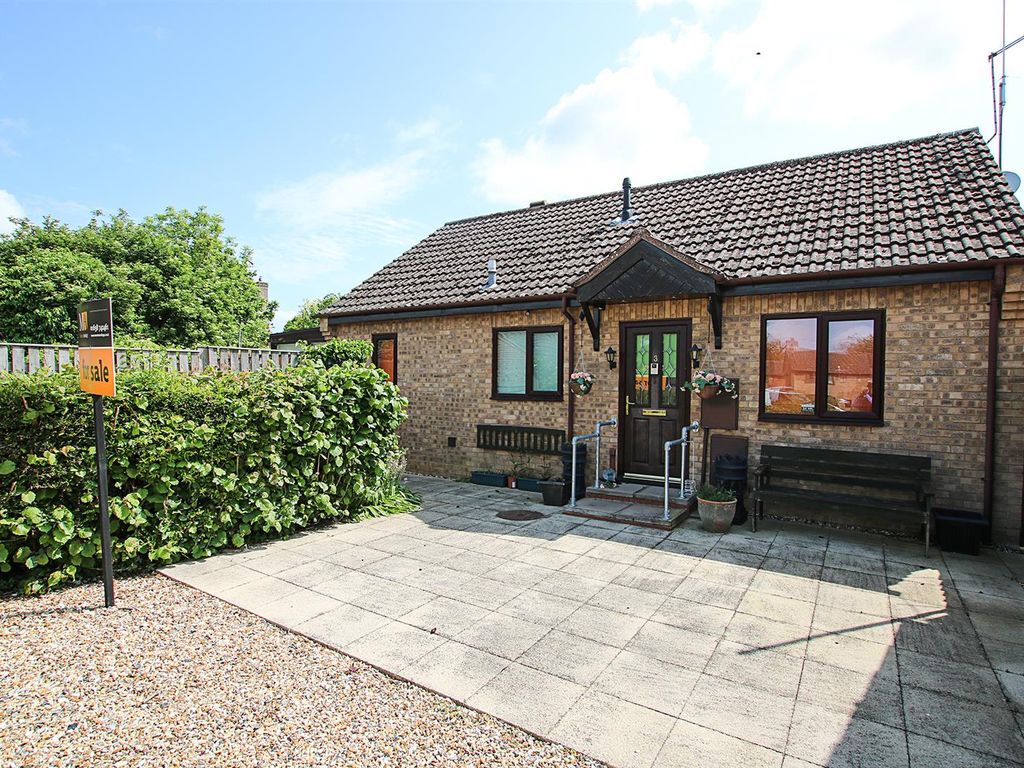 2 bed detached bungalow for sale in Murton Close, Burwell, Cambridge CB25, £312,500