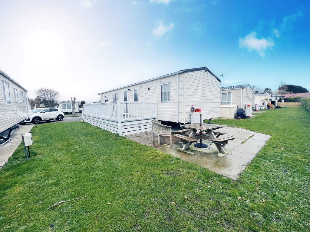 2 bed mobile/park home for sale in Warners Lane, Selsey PO20, £89,995