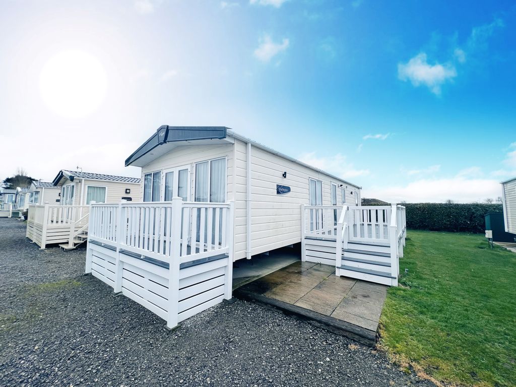 2 bed mobile/park home for sale in Warners Lane, Selsey PO20, £89,995