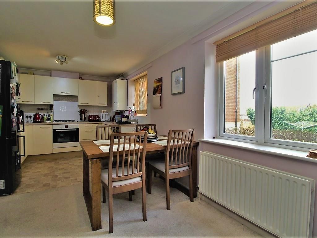 2 bed flat for sale in Skelton Court, Connaught Road, Reading RG30, £250,000