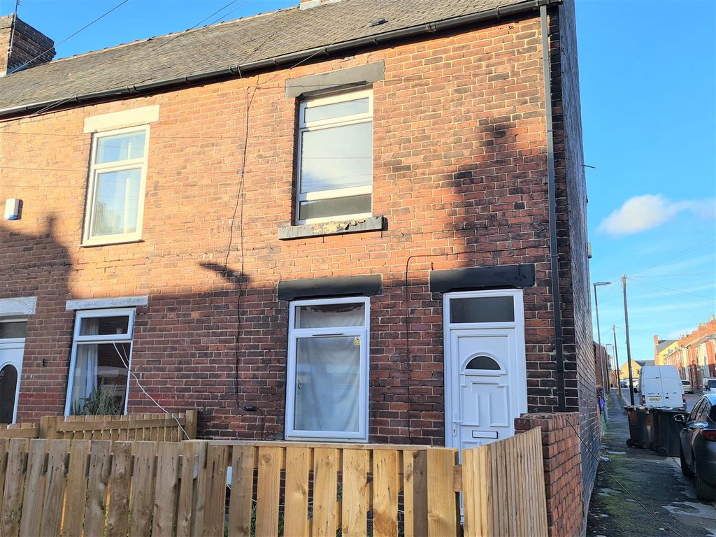 3 bed end terrace house for sale in Claycliffe Terrace, Goldthorpe, Rotherham S63, £65,000