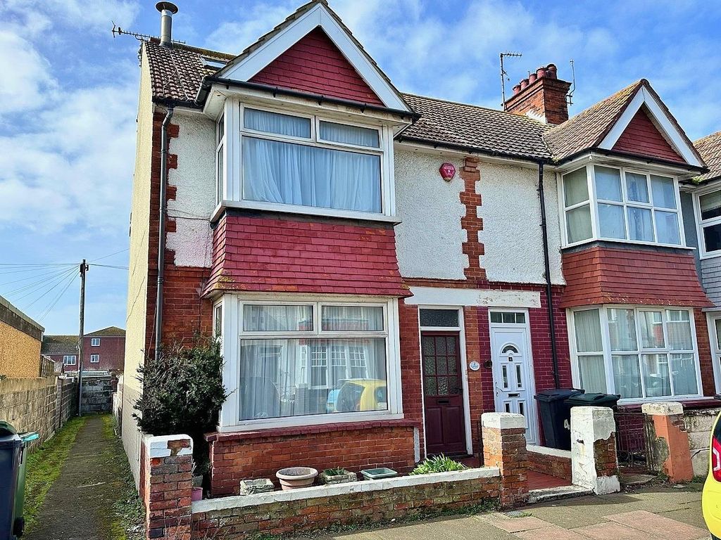 4 bed end terrace house for sale in Penhale Road, Eastbourne BN22, £315,000
