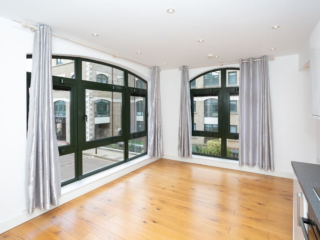 1 bed flat for sale in Kensington House, Corner Hall, Hemel Hempstead, Herts HP3, £190,000