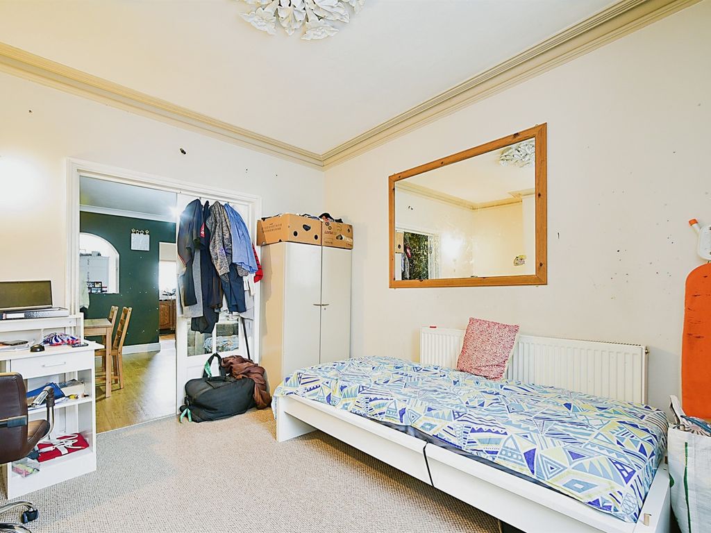 2 bed terraced house for sale in Westcott Place, Swindon SN1, £160,000