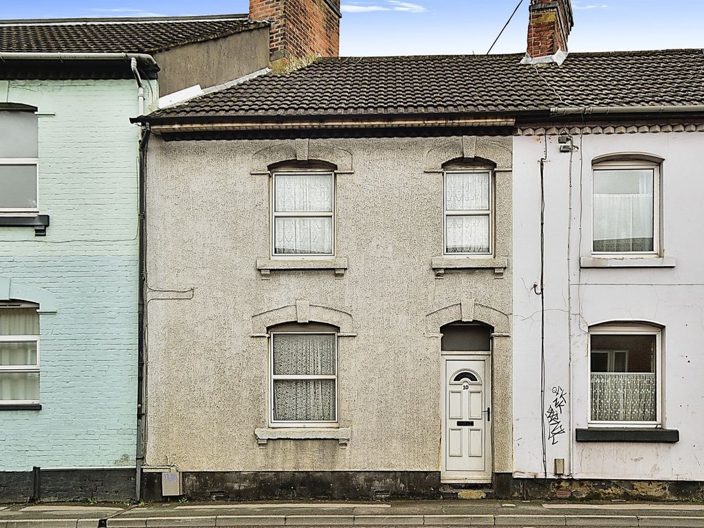 2 bed terraced house for sale in Westcott Place, Swindon SN1, £160,000