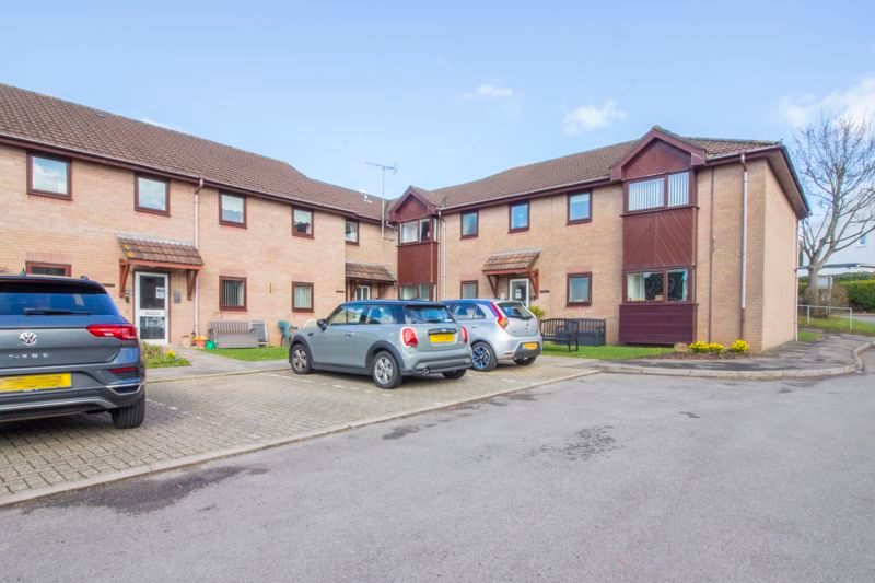 2 bed flat for sale in Uplands Court, Rogerstone, Newport NP10, £95,000