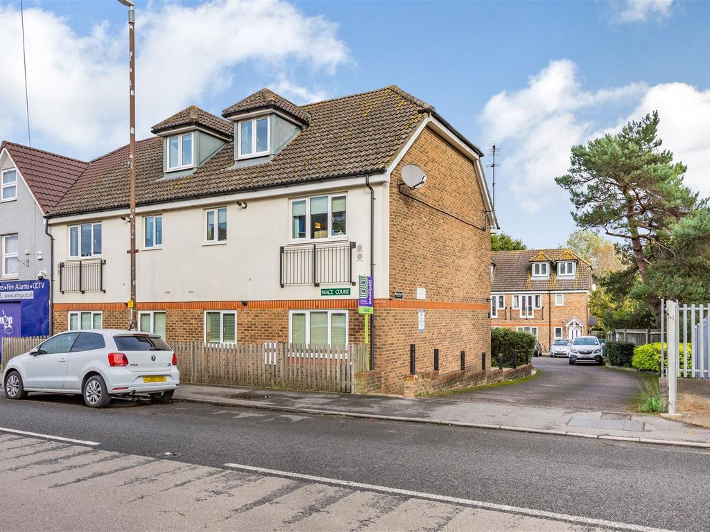 2 bed flat for sale in Mace Court, Coxheath, Maidstone ME17, £210,000