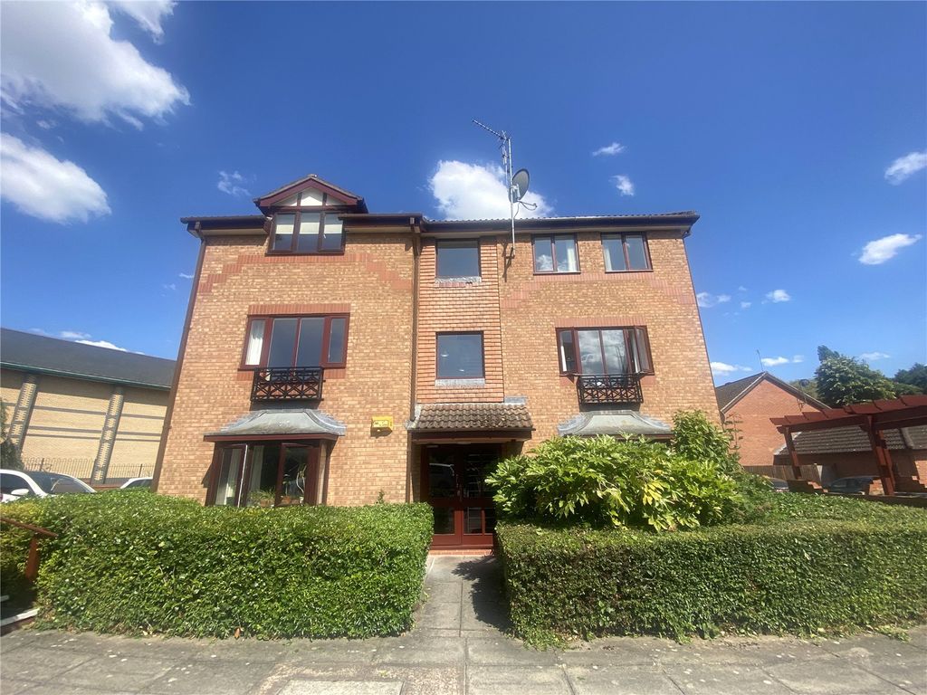 2 bed flat for sale in Bowls Court, Coventry CV5, £125,000
