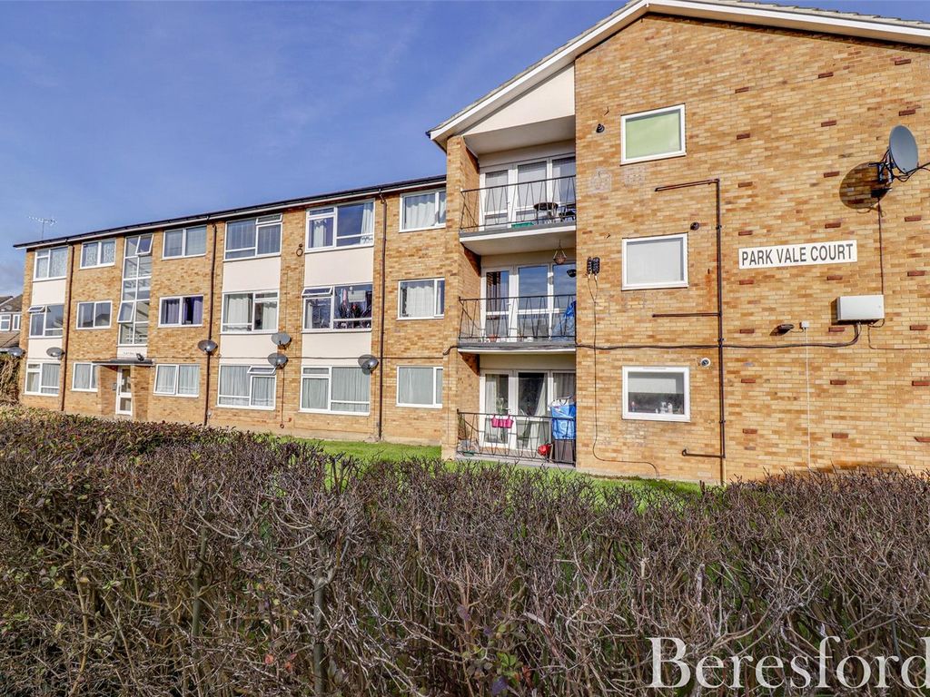 2 bed flat for sale in Park Vale Court, Vine Way CM14, £225,000