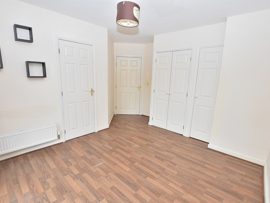 2 bed flat for sale in Dunoon Drive, Wolverhampton WV4, £120,000