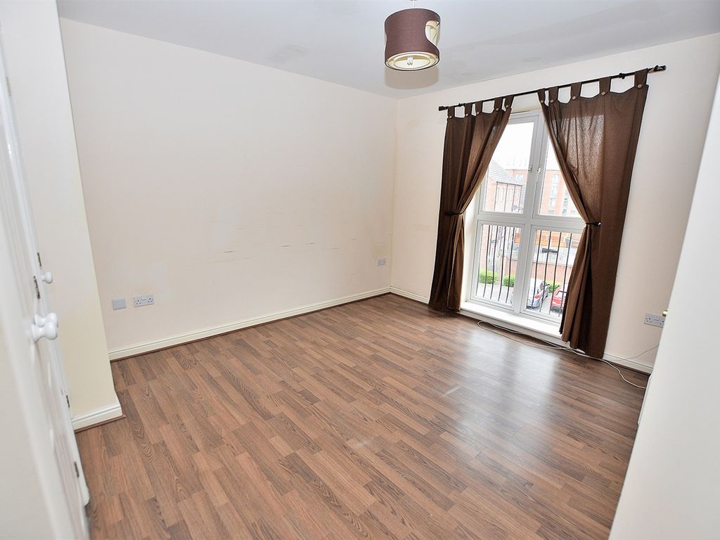 2 bed flat for sale in Dunoon Drive, Wolverhampton WV4, £120,000