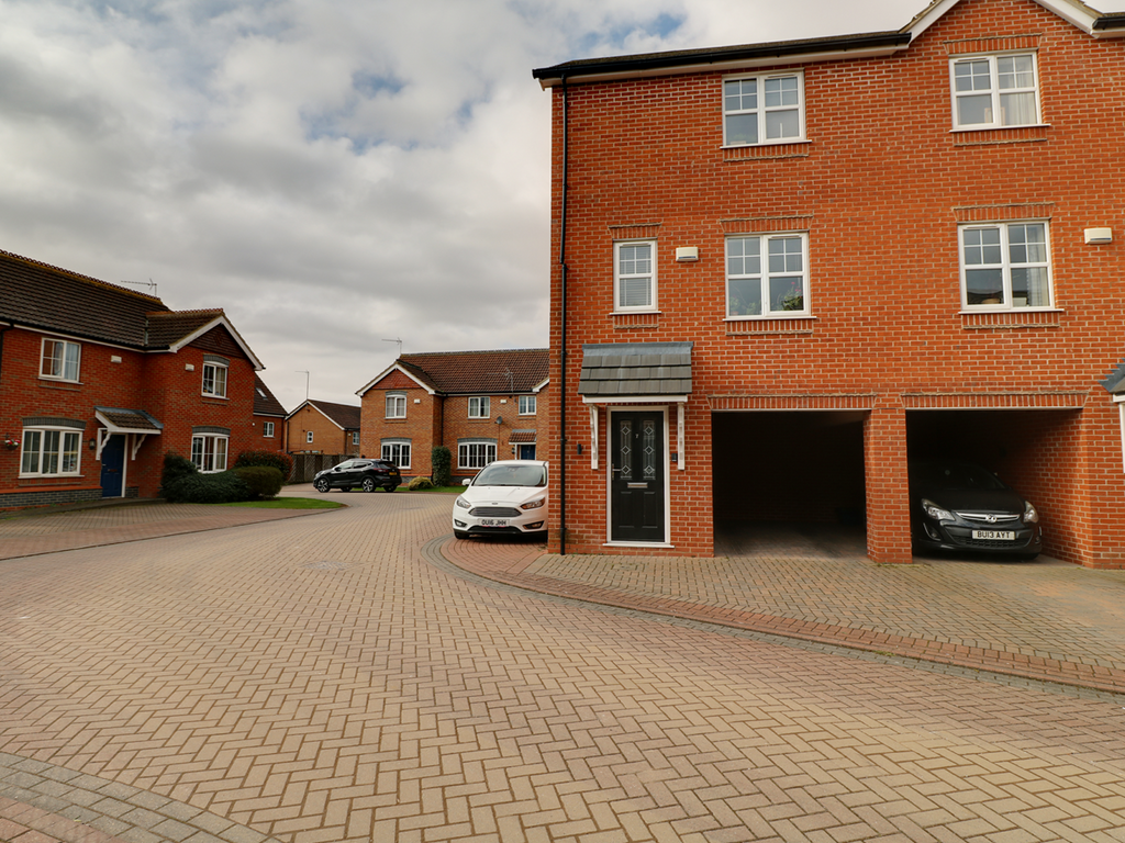 2 bed town house for sale in Mill View, Barton-Upon-Humber DN18, £40,000