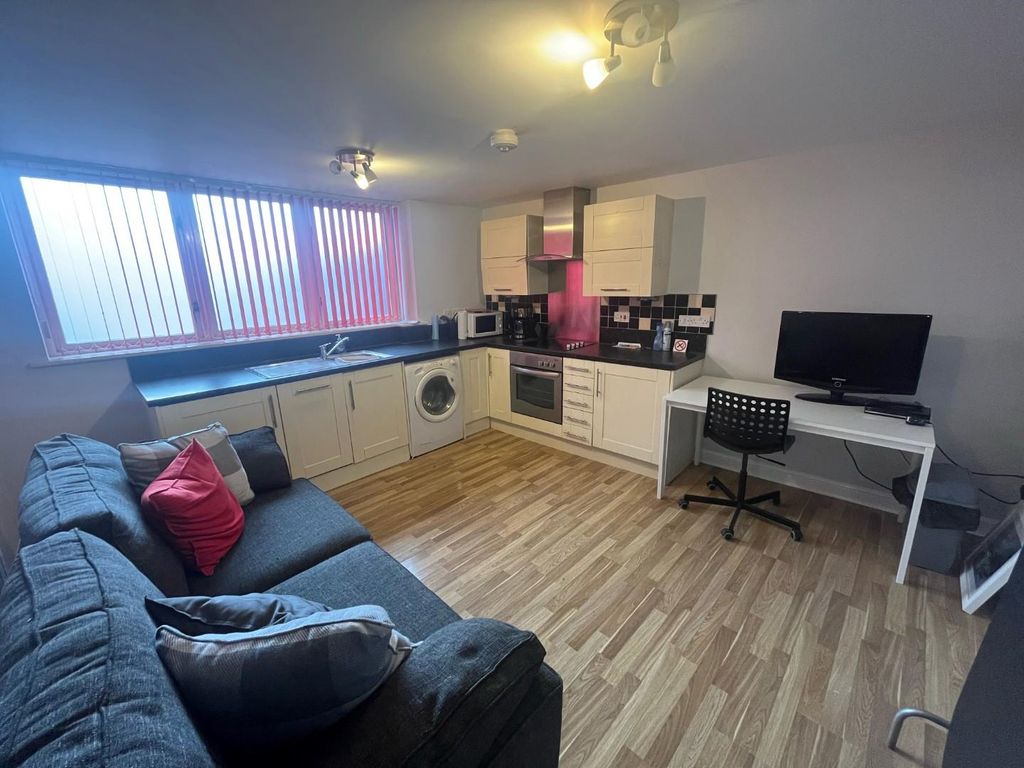 1 bed flat for sale in Market Place, Bawtry, Doncaster DN10, £80,000