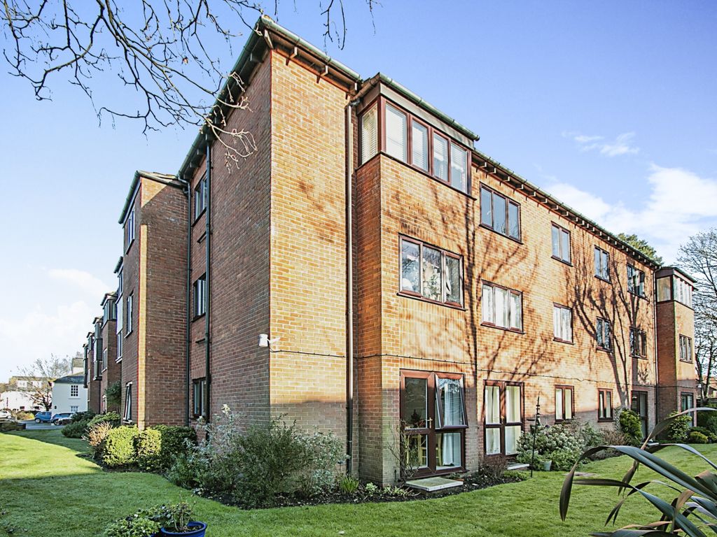 1 bed flat for sale in Purewell, Christchurch BH23, £75,000