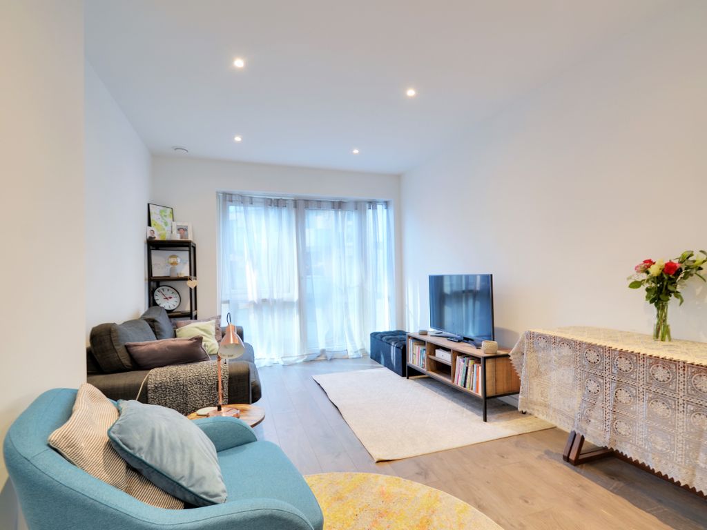 1 bed flat for sale in Juniper Drive, London SW18, £103,750