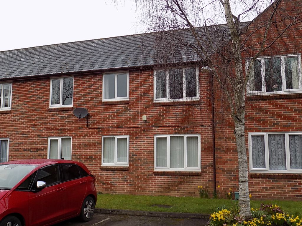 2 bed flat for sale in Henmore Place, Ashbourne DE6, £98,500