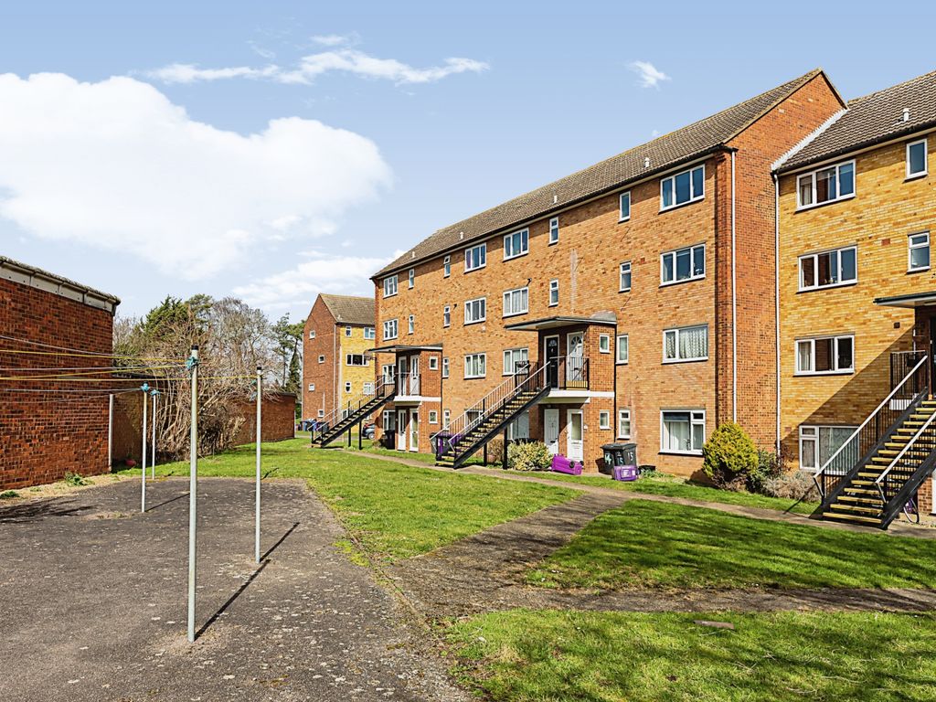 1 bed flat for sale in Shepherds Mead, Hitchin, Hertfordshire SG5, £159,995