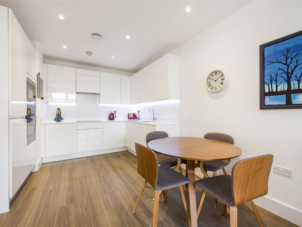 1 bed flat for sale in Frazer Nash Close, Isleworth TW7, £210,000