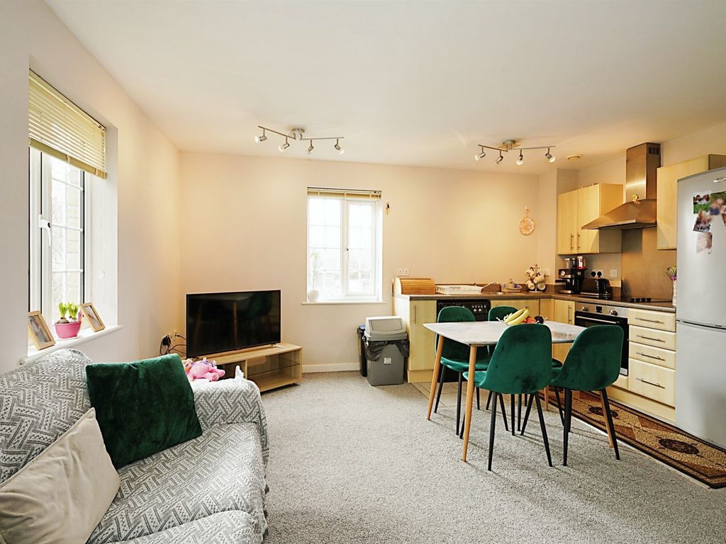 2 bed flat for sale in Flowers Yard, Chippenham SN15, £180,000