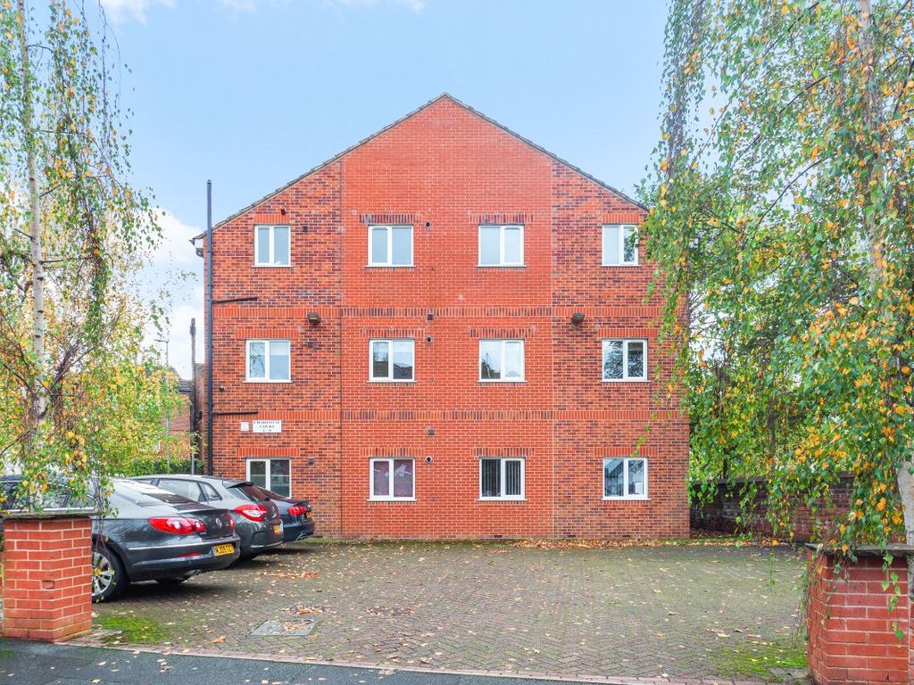 2 bed flat for sale in Charlotte Court, Wheaton Avenue, Leeds LS15, £80,000