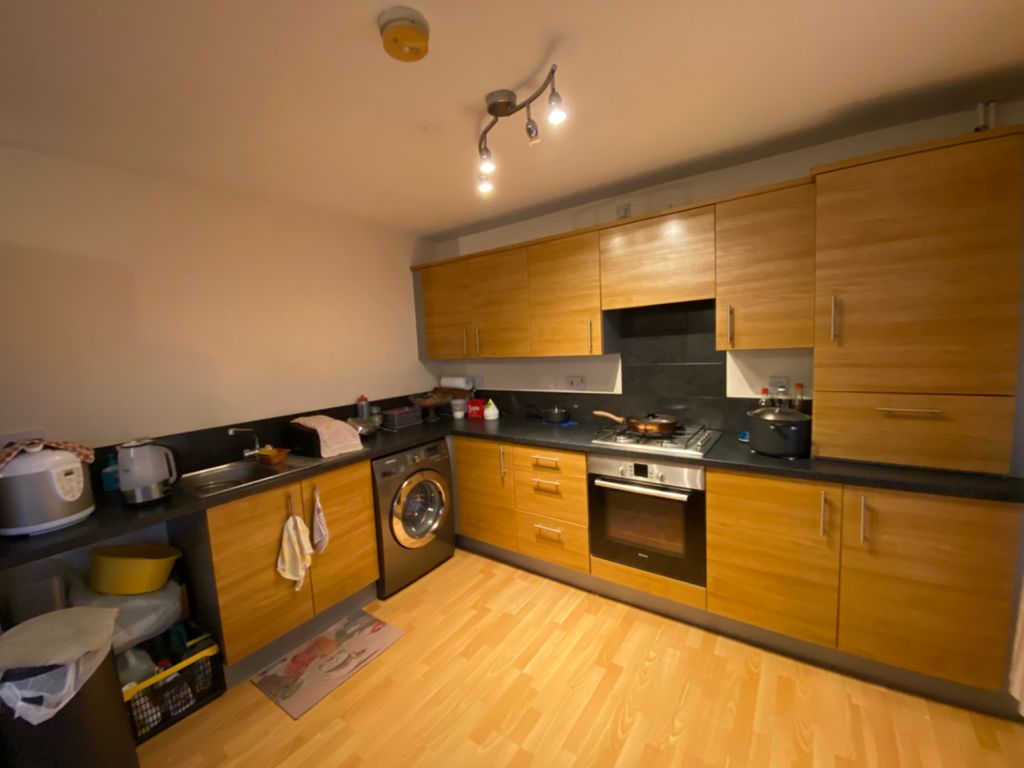 2 bed flat for sale in Farnley Road, Balby, Doncaster DN4, £87,000