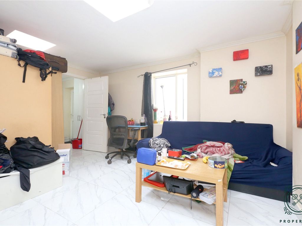 1 bed flat for sale in West Green Road, London N15, £250,000