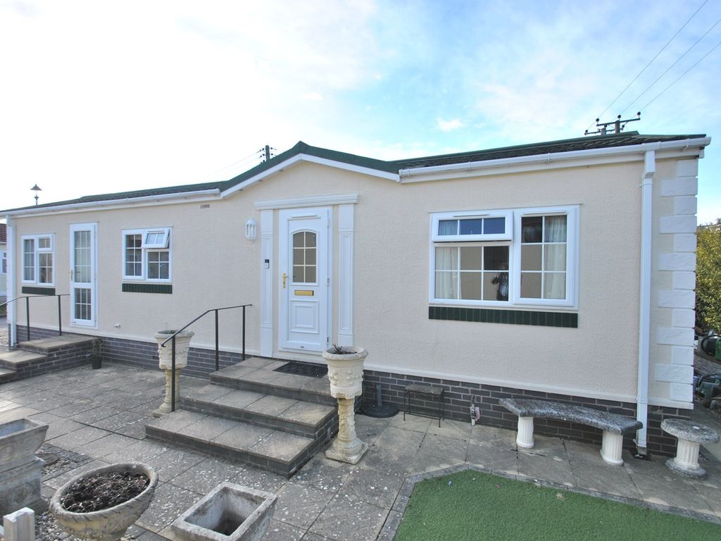 2 bed mobile/park home for sale in Woodmancote Park Homes, Woodmancote, Cheltenham GL52, £115,000