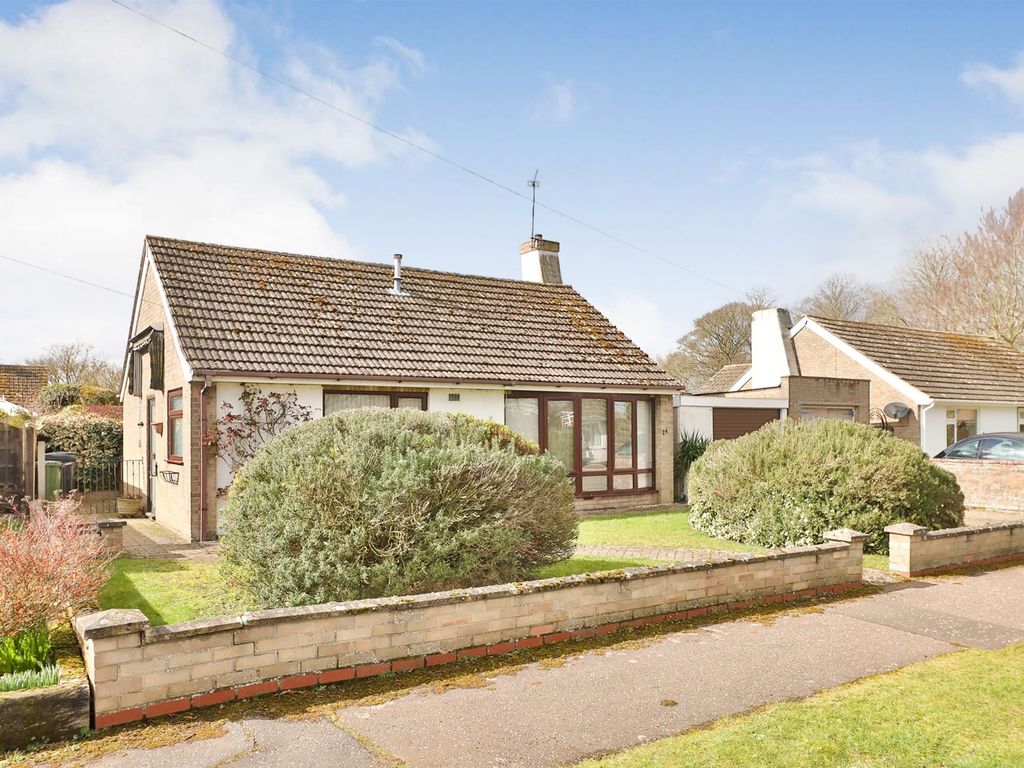 1 bed detached bungalow for sale in Southlands, Swaffham PE37, £190,000