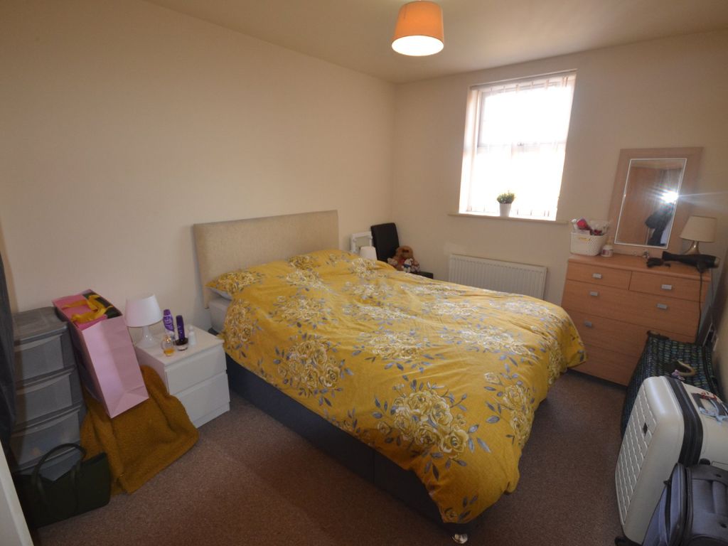 1 bed flat for sale in Montvale Gardens, Leicester LE4, £115,000