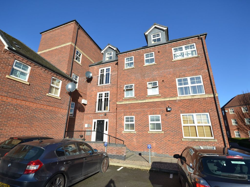 1 bed flat for sale in Montvale Gardens, Leicester LE4, £115,000