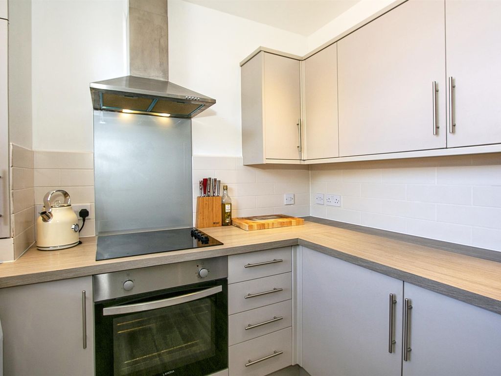 2 bed flat for sale in Southbourne Grove, Southbourne, Bournemouth BH6, £230,000