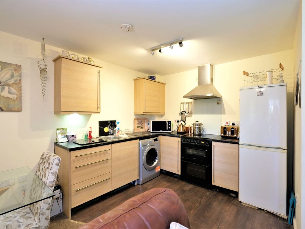 2 bed flat for sale in Barton Road, Eccles M30, £145,000