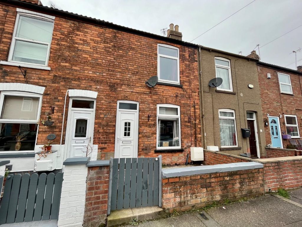 2 bed terraced house for sale in Stanley Street, Gainsborough DN21, £65,000