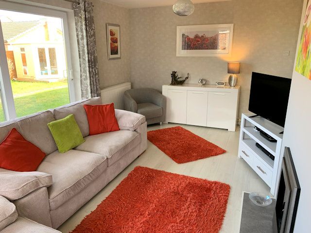 3 bed detached bungalow for sale in Plas Edwards, Tywyn LL36, £280,000