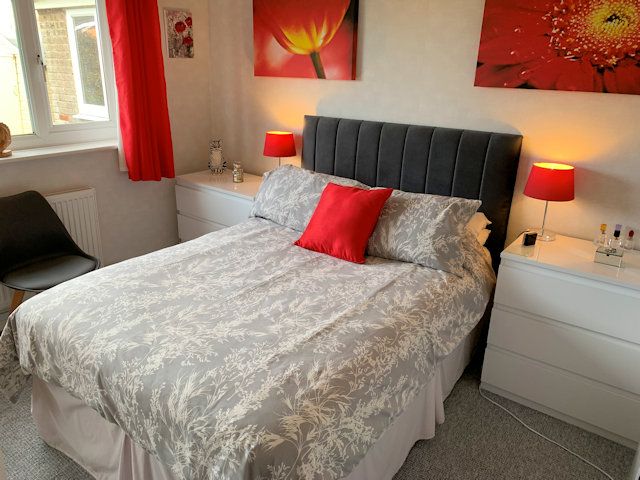 3 bed detached bungalow for sale in Plas Edwards, Tywyn LL36, £280,000