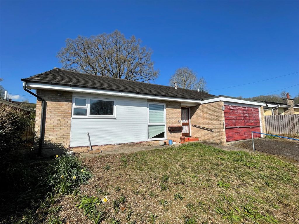 4 bed detached bungalow for sale in Croft Crescent, Yarpole, Leominster HR6, £275,000