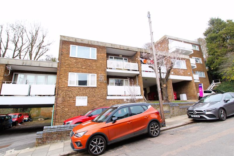2 bed flat for sale in Havelock Rise, Luton LU2, £170,000