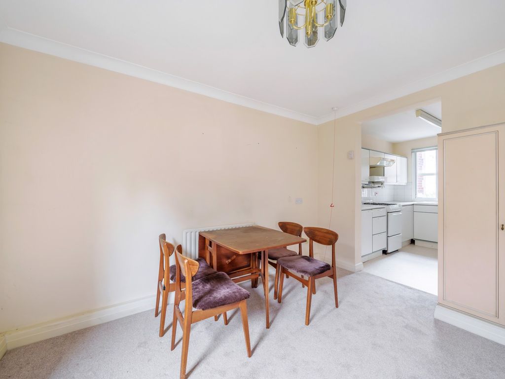 2 bed flat for sale in Suffolk Mews, Suffolk Square, Cheltenham, Gloucestershire GL50, £255,000
