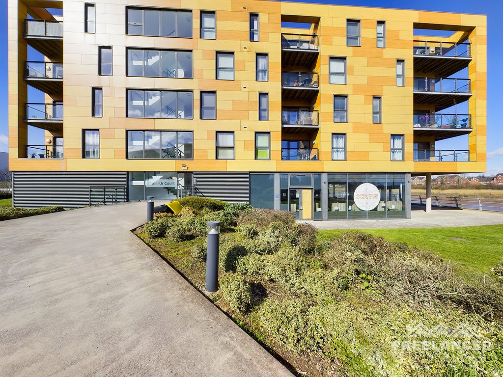2 bed flat for sale in Usk Way, Newport NP20, £210,000