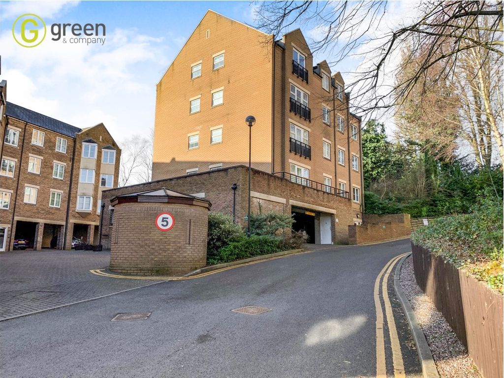 2 bed flat for sale in Caversham Place, Sutton Coldfield B73, £190,000