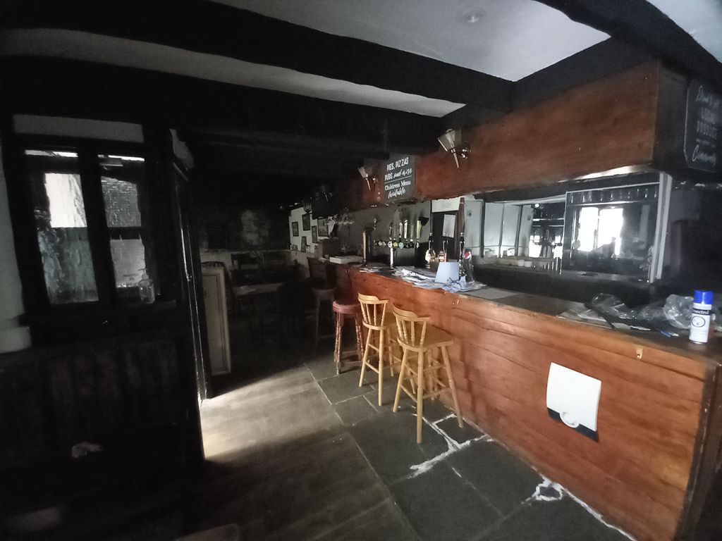 Pub/bar for sale in North Street, Newton Abbot TQ13, £275,000