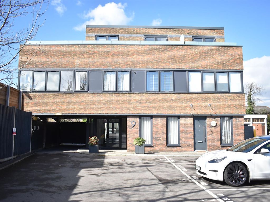 1 bed flat for sale in The Street, Ashtead KT21, £200,000