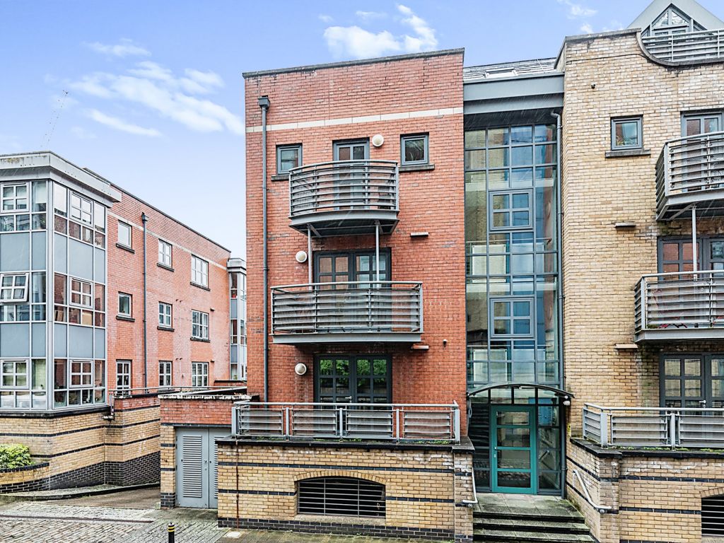 2 bed flat for sale in The Metropolitan, Redcliff Backs, Bristol BS1, £340,000