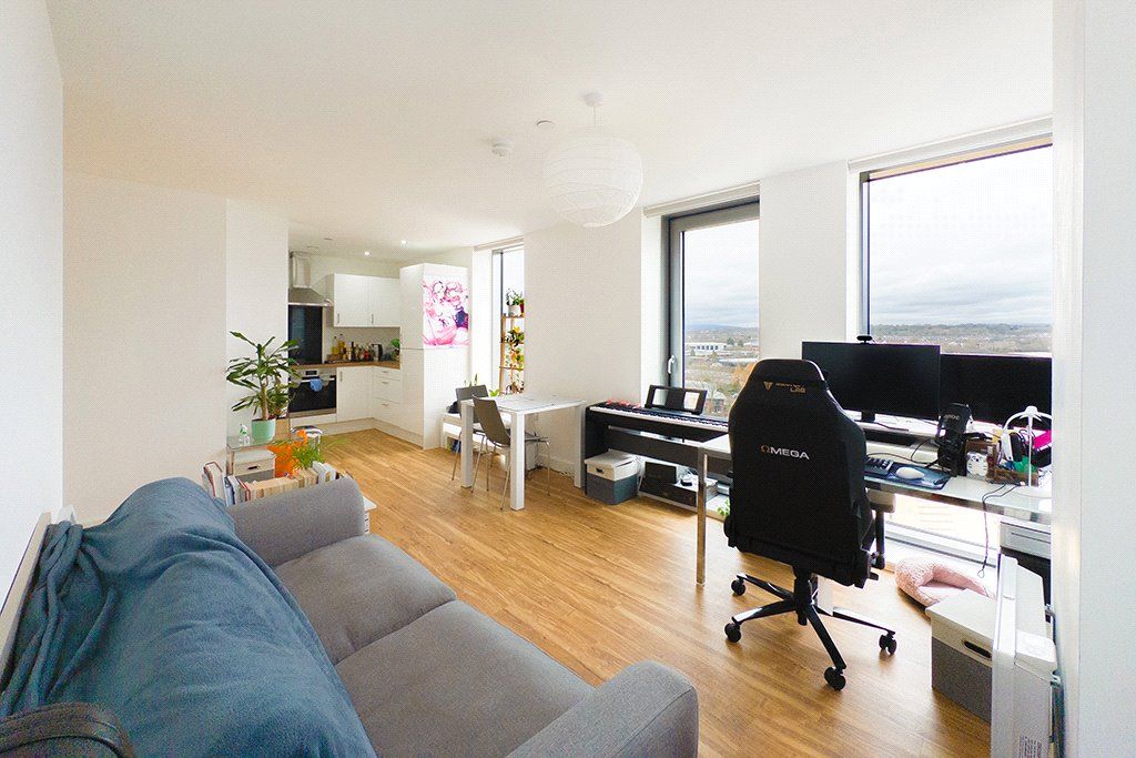 2 bed flat for sale in Media City Tower B, Michigan Avenue, Media City, Manchester M50, £250,000