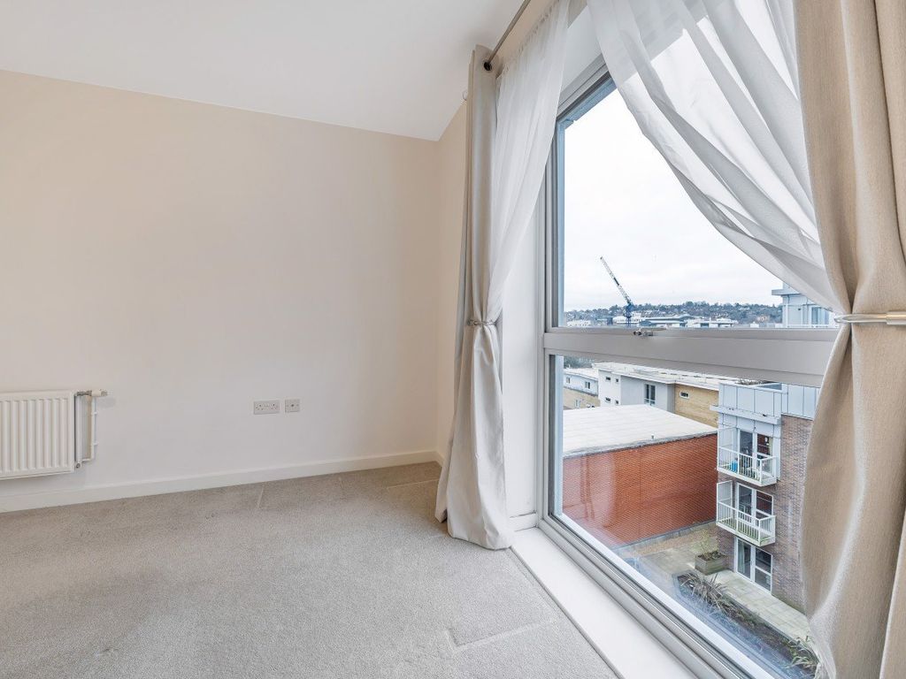 1 bed flat for sale in Station View, Guildford, Surrey GU1, £65,000