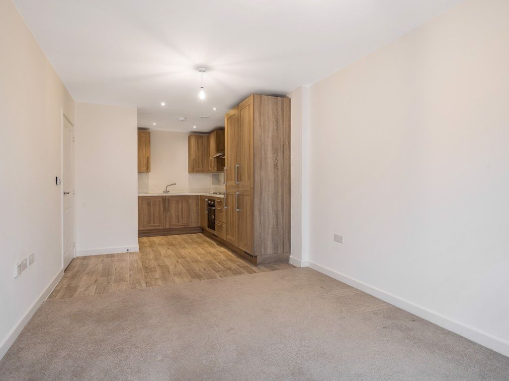 1 bed flat for sale in Station View, Guildford, Surrey GU1, £65,000